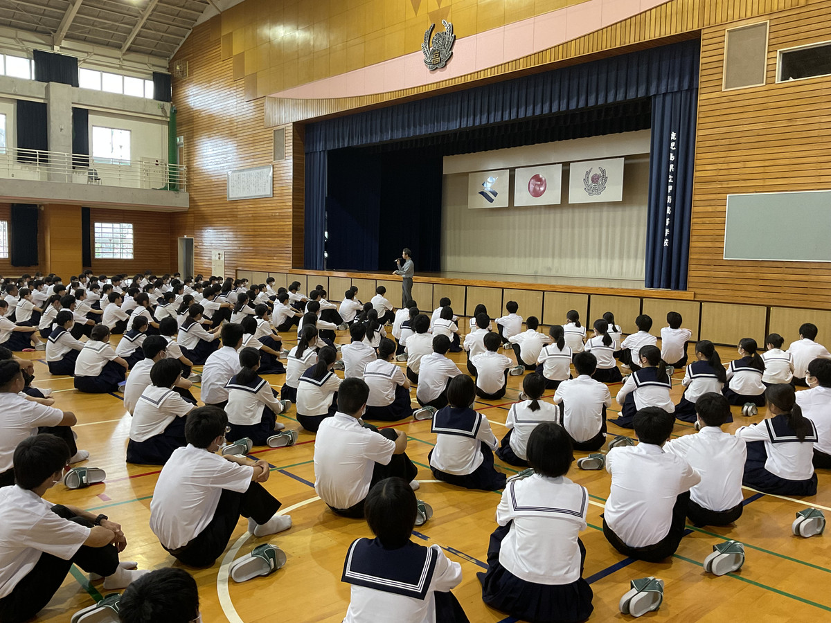 鹿児島県立甲南高等学校HP 1年生 学年朝礼