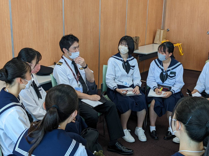 鹿児島県立甲南高等学校ＨＰ : 鹿児島空港開港50周年事業 スカイスクール in 鹿児島空港