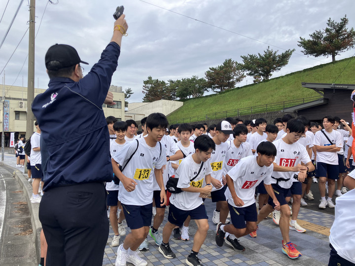 鹿児島県立甲南高等学校HP : 男子出発
