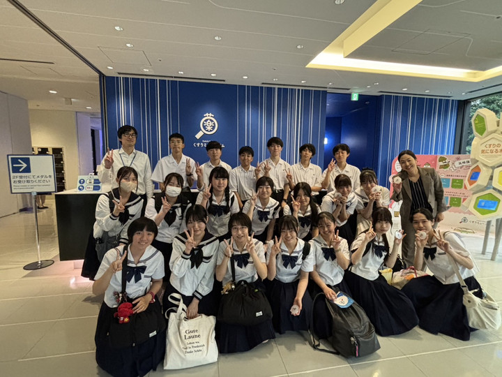 鹿児島県立甲南高等学校HP : 修学旅行【職場体験学習4】