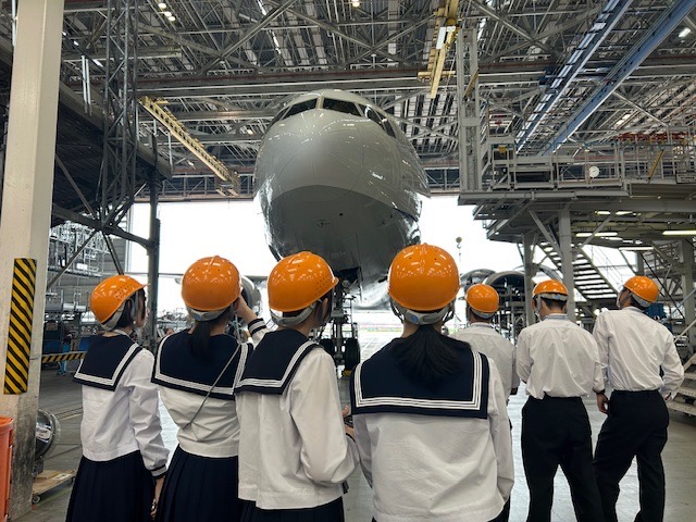 鹿児島県立甲南高等学校HP : 修学旅行【職場体験学習7】